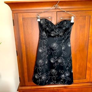 GORGEOUS White House Black Market Formal Dress